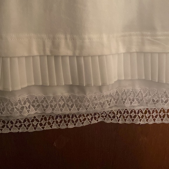 Never been worn white laundry blouse - Picture 3 of 3